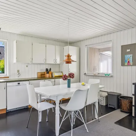 Cozy Near Close To Forest, Dunes And One Of Denmarks Bathing Beaches *